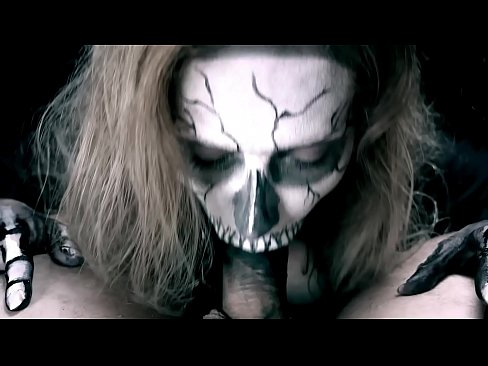 ❤️ Démonické dievča fajčí kokot svojimi čiernymi ústami a prehĺta semeno. ❤️ Super sex na porno sk.teatroporno.ru ❌❤